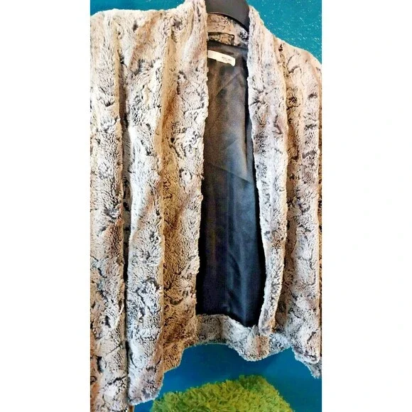 WD NY Faux Fur Vest Women Size Large Open Front Cream, Brwn and Gray - Picture 7 of 9